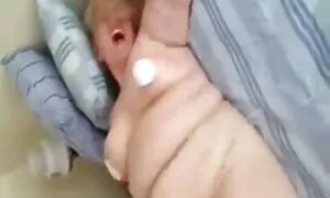 یک سبزه زیبا سکسکردن متحرک به یک گلدان احتیاج دارد