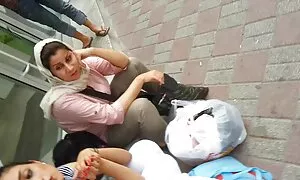 شیر فیلم سکس کیرکلفت از پستان می خورد